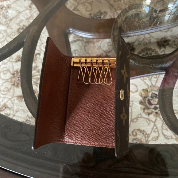 Louis Vuitton 6 Key Holder in Monogram - Picture 7 of 12